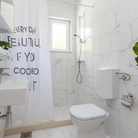 Bogo-galijun ゲストハウス 3*